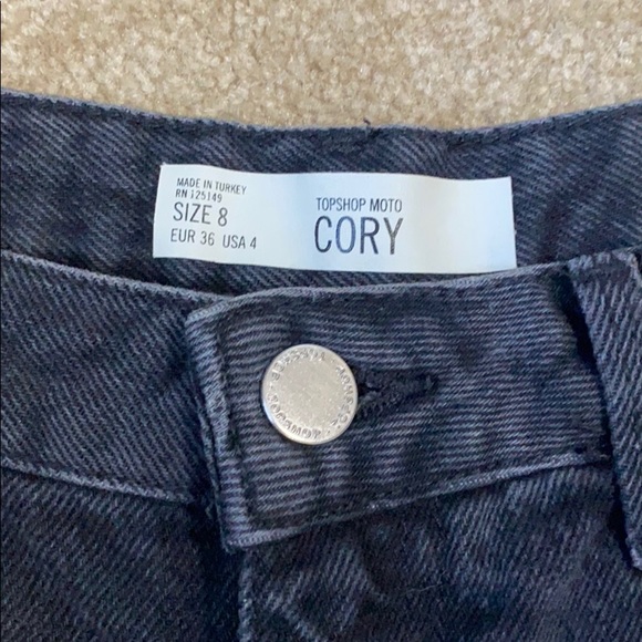 Brand new Topshop denim shorts size 8 - Picture 3 of 3